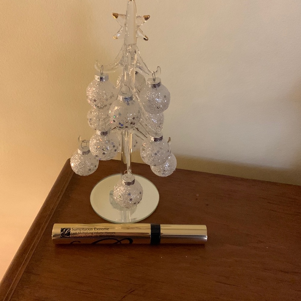 NWOT Estēe Lauder Sumptuous Extreme Mascara - Extreme Black